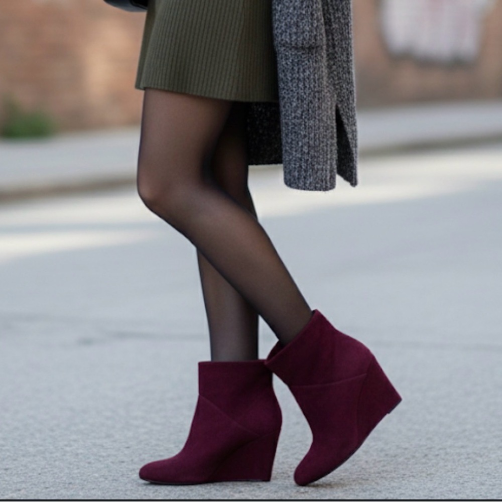 Women’s Burgundy Wedge Ankle Boots Size 8 – Stylish Fabric Upper Booties